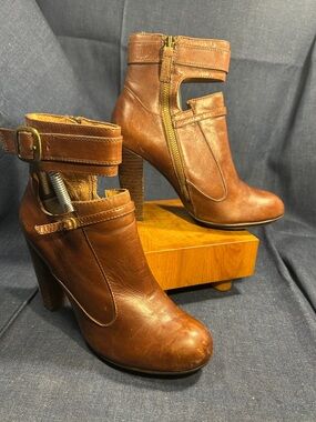 Modern Vintage leather amazing heeled ankle boots